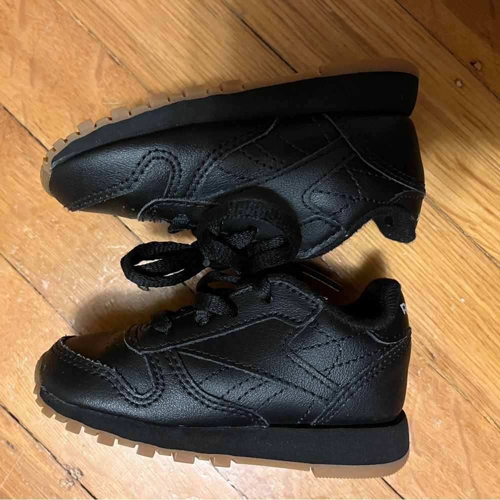 Reebok Toddler baby Classic Leather Shoes in black with gum rubber sole 5